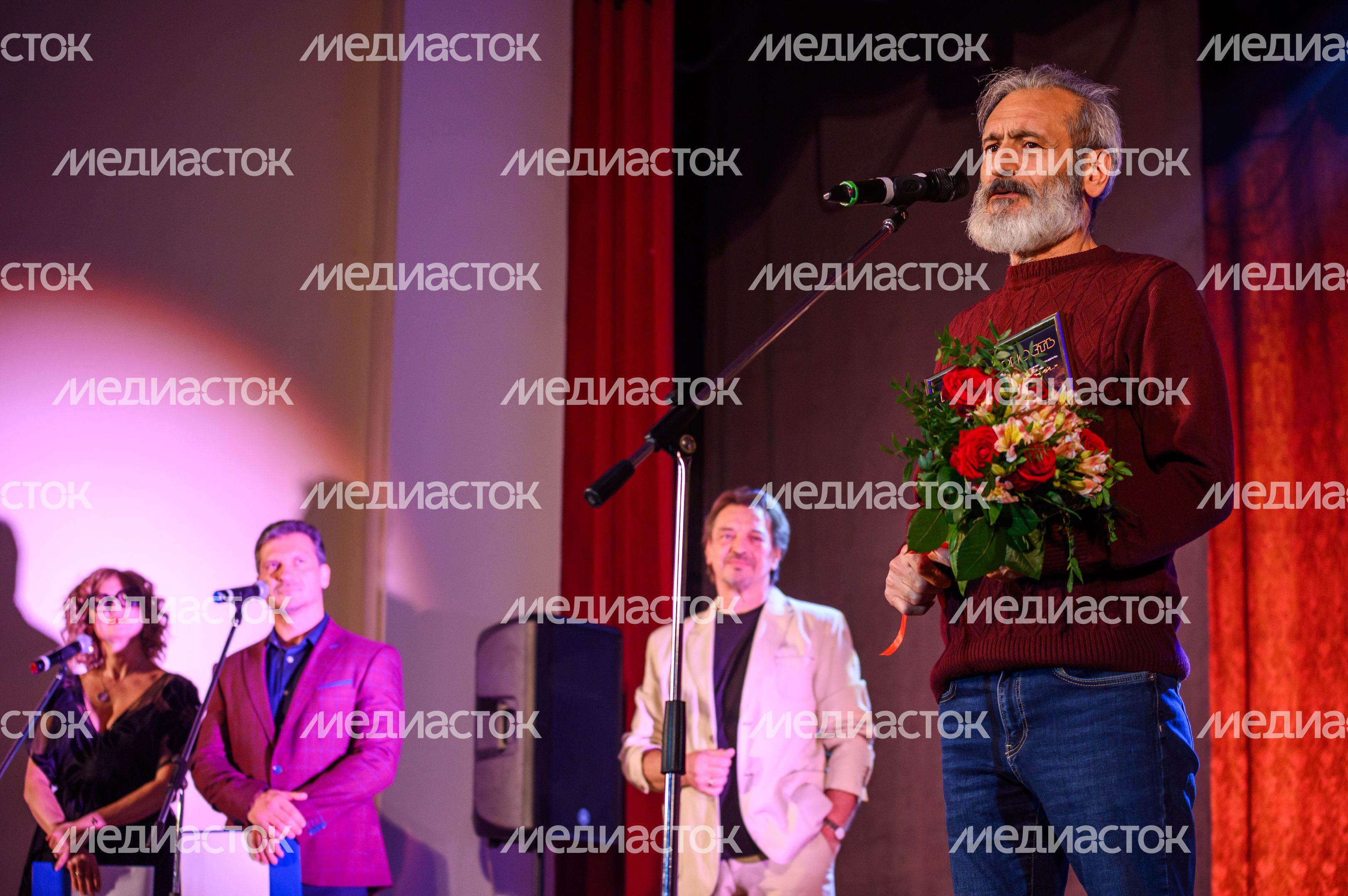 Церемония закрытия кинофестиваля "17 мгновений" в Павловском Посаде Церемония закрытия кинофестиваля "17 мгновений" в Павловском Посаде