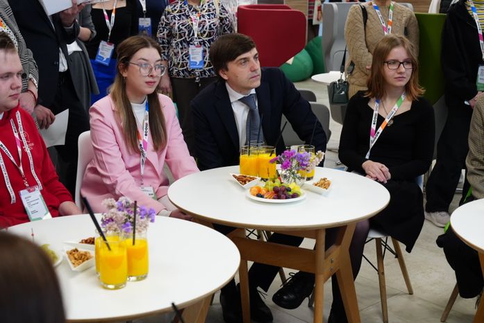 Посещение Губернатором Подмосковья и Министром просвещения РФ гимназии им. Е.М. Примакова в Одинцовском округе