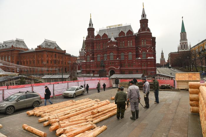 Монтаж инсталляций для фестиваля «Московская Масленица» на Манежной площади