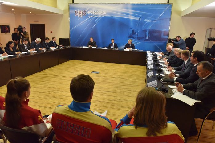 Губернатор принимает участие в совещании с премьер-министром РФ в Подмосковье
