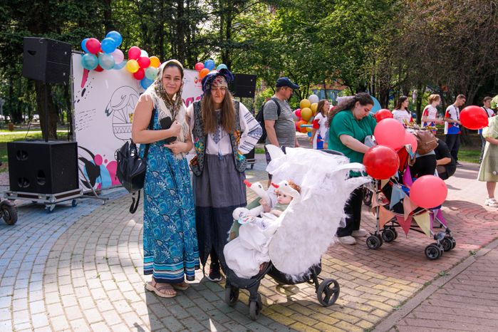 Парад колясок в сквере "Юбилейный" в Химках