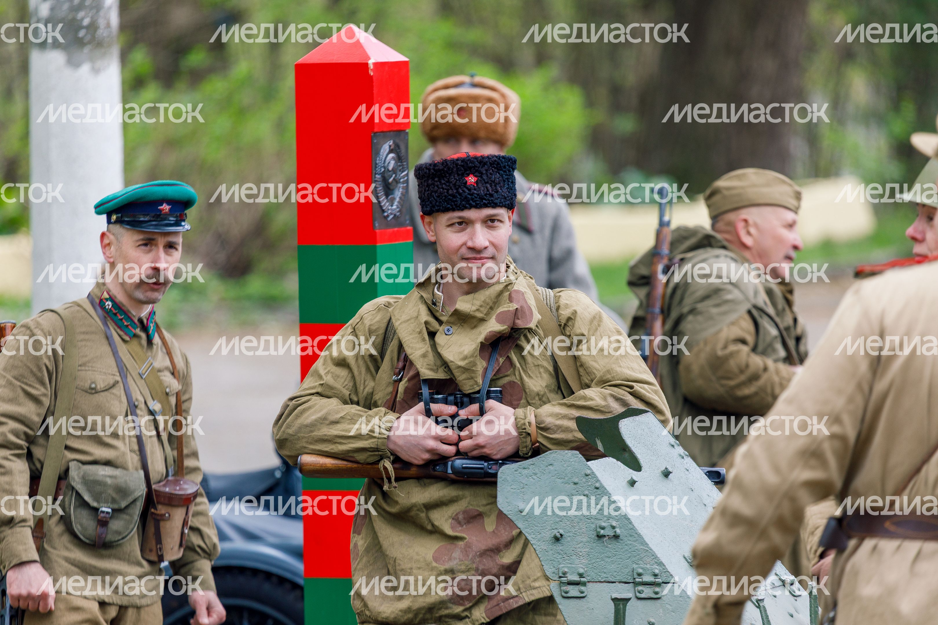 Военно-историческая реконструкция "Успех в единстве поколений" в Химках Военно-историческая реконструкция "Успех в единстве поколений" в Химках