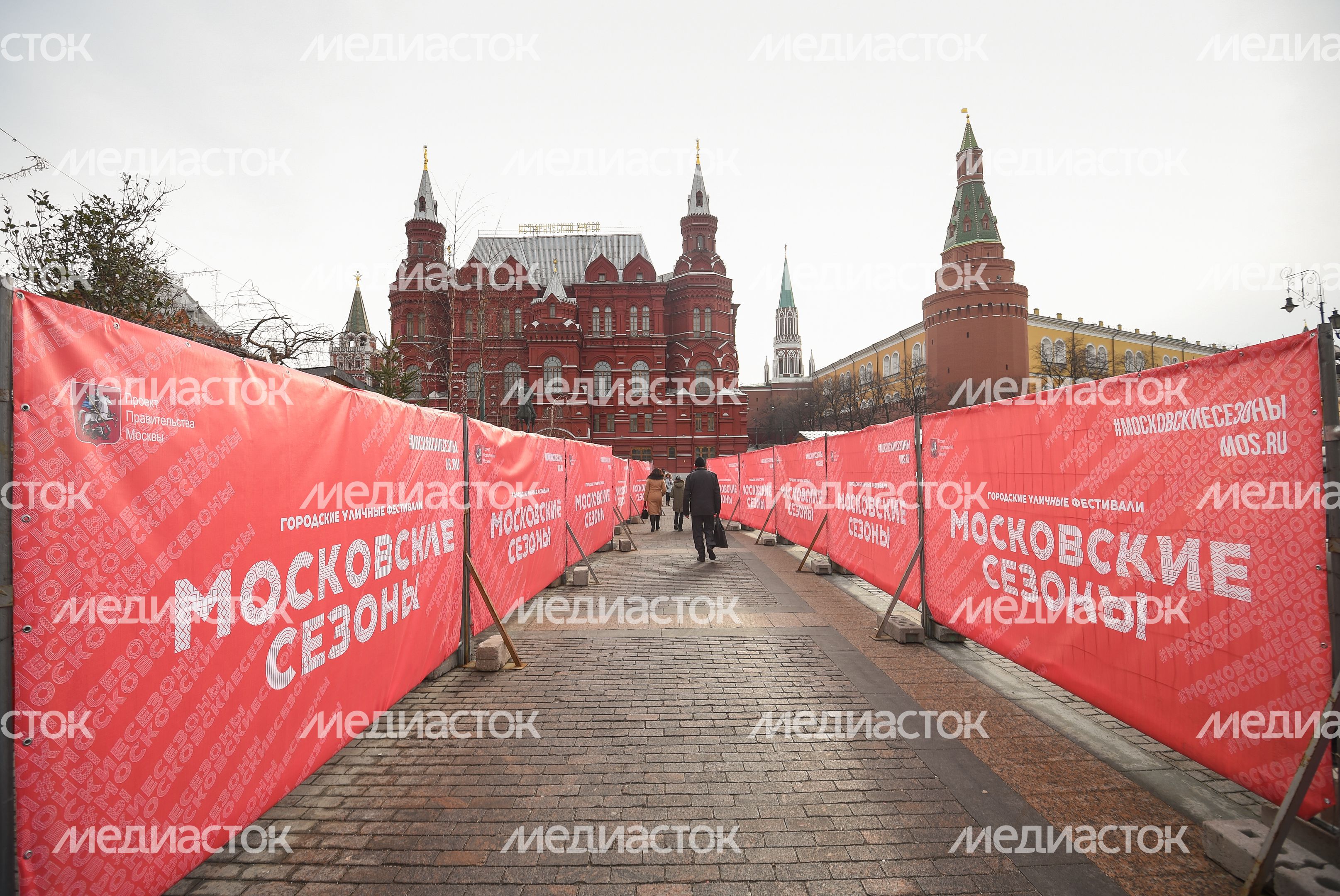 Монтаж инсталляций для фестиваля «Московская Масленица» на Манежной площади Монтаж инсталляций для фестиваля «Московская Масленица» на Манежной площади