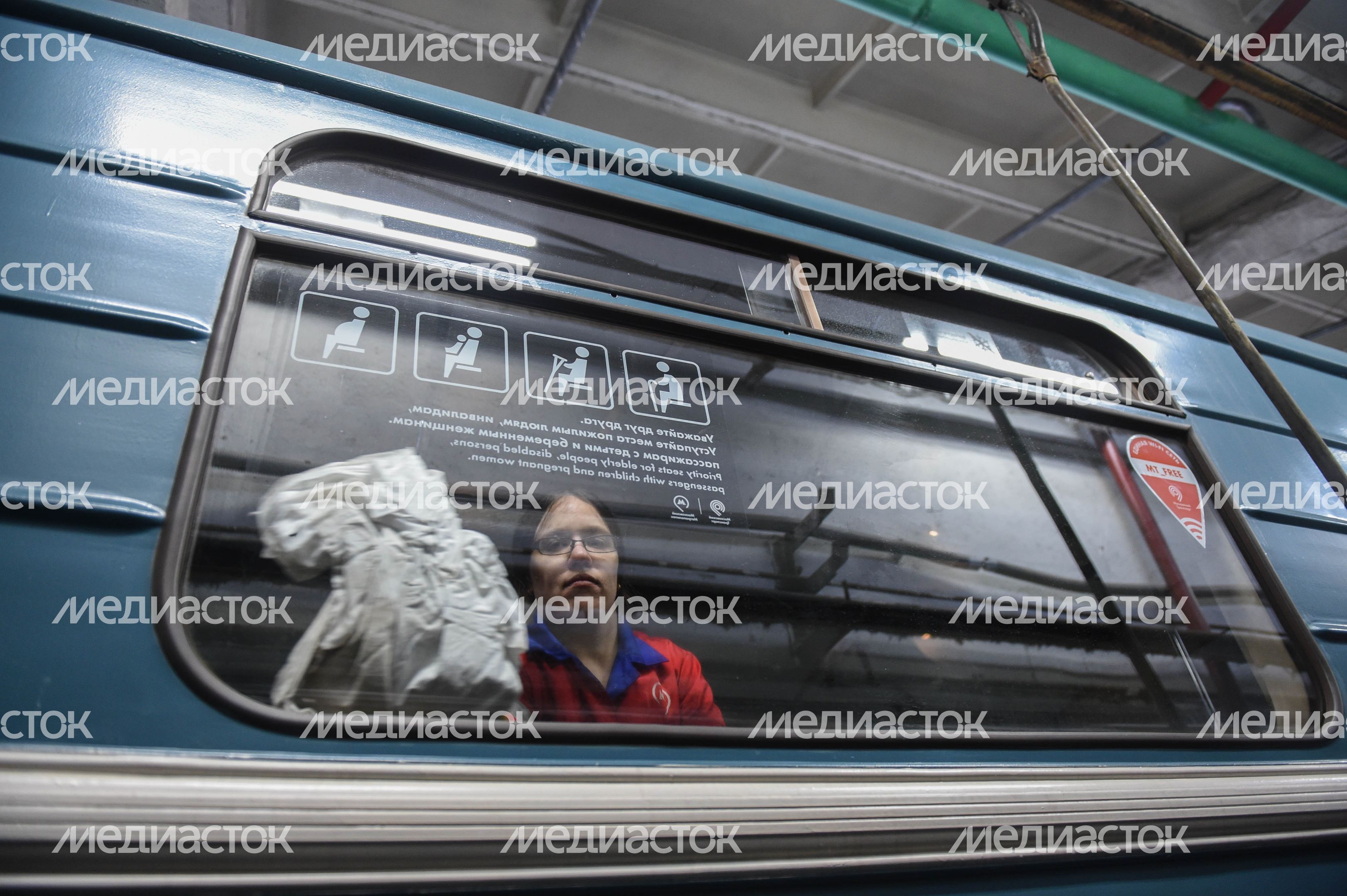 Кварцевание и мытье вагонов метро