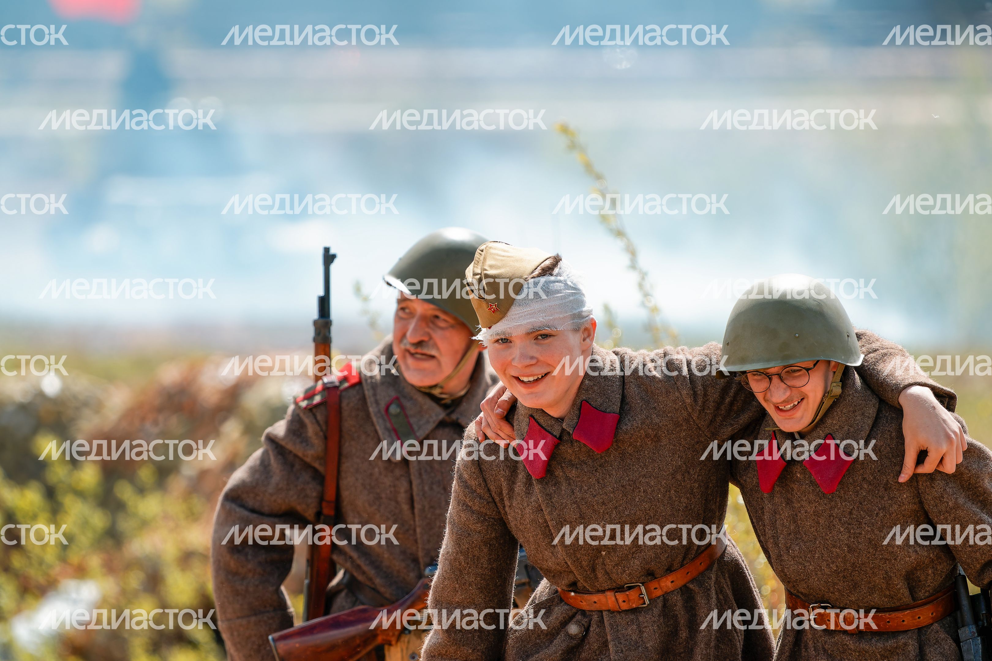 Военно-историческая реконструкция боя Великой Отечественной войны с техникой и авиацией в парке «Патриот» Одинцовского округа Военно-историческая реконструкция боя Великой Отечественной войны с техникой и авиацией в парке «Патриот» Одинцовского округа