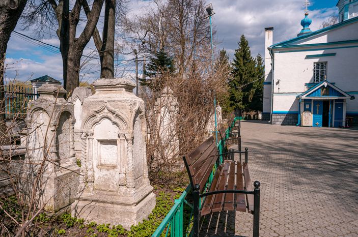 Весенние виды храма Рождества Христова в селе Беседы