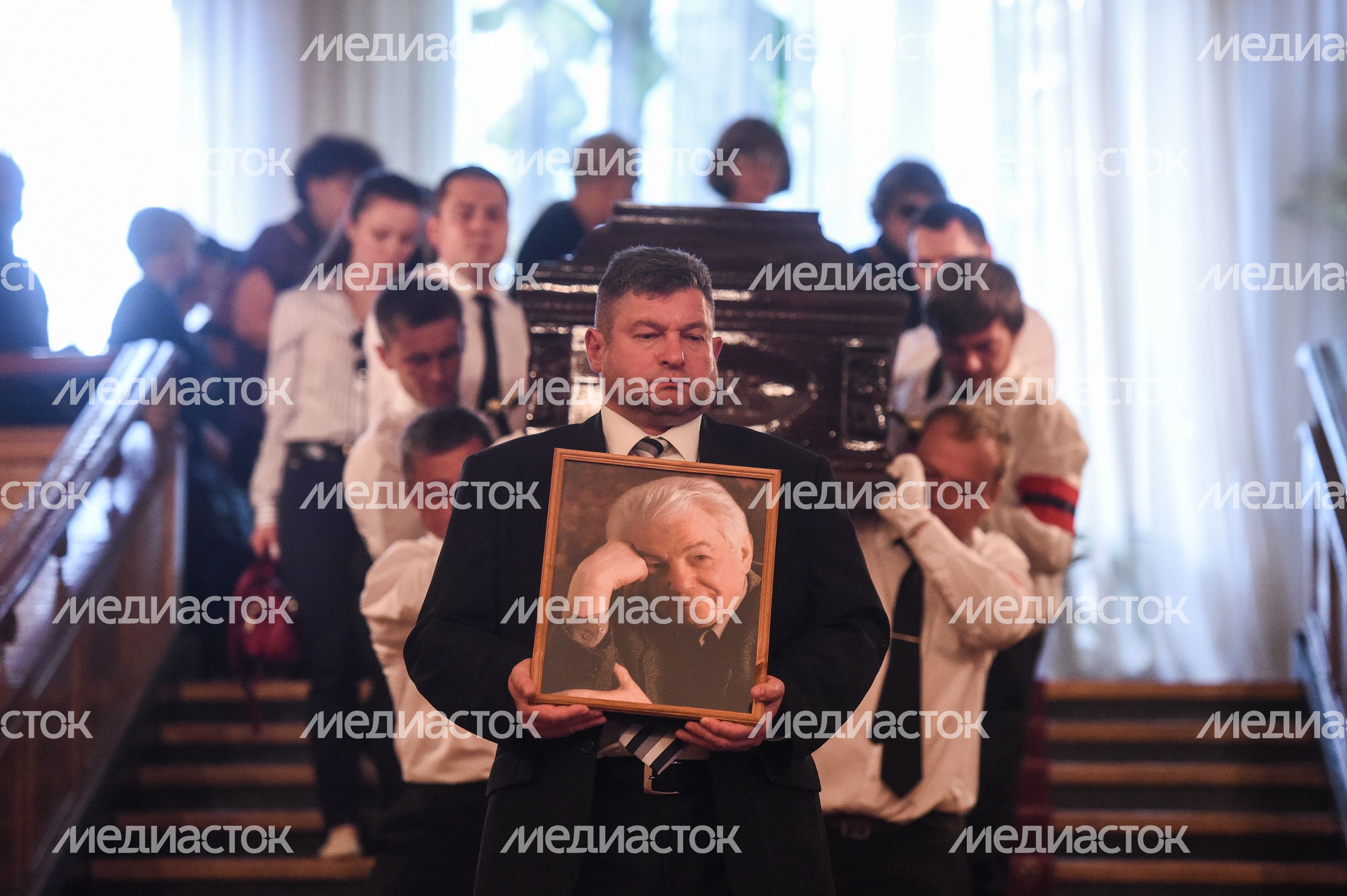 Церемония прощания с писателем Владимиром Войновичем в Москве Церемония прощания с писателем Владимиром Войновичем в Москве