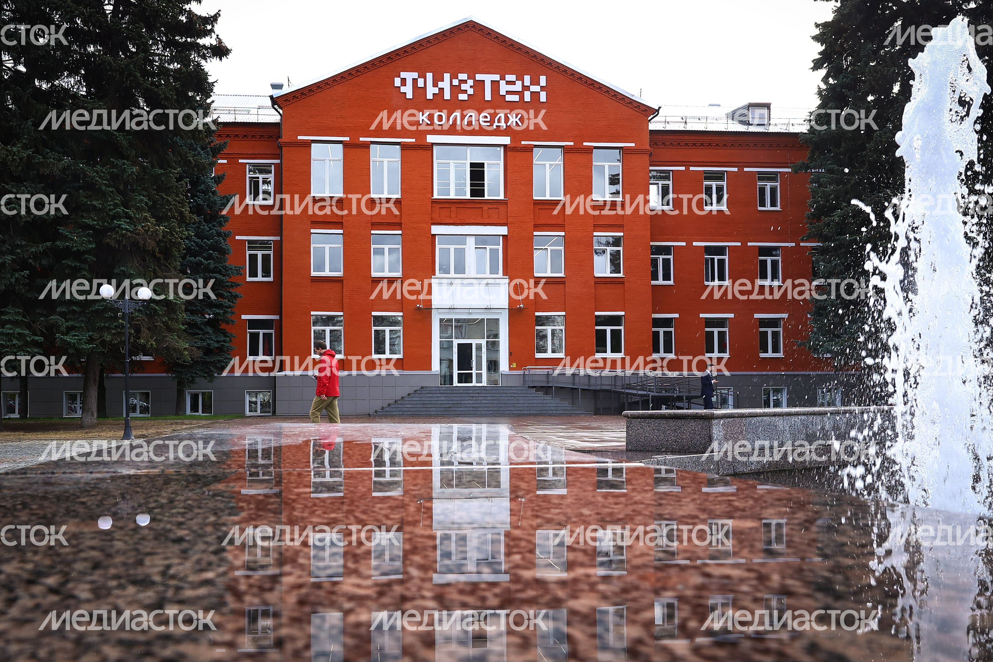 Посещение корпуса Физтех-колледжа в Долгопрудном после капремонта Губернатором Поодмосковья