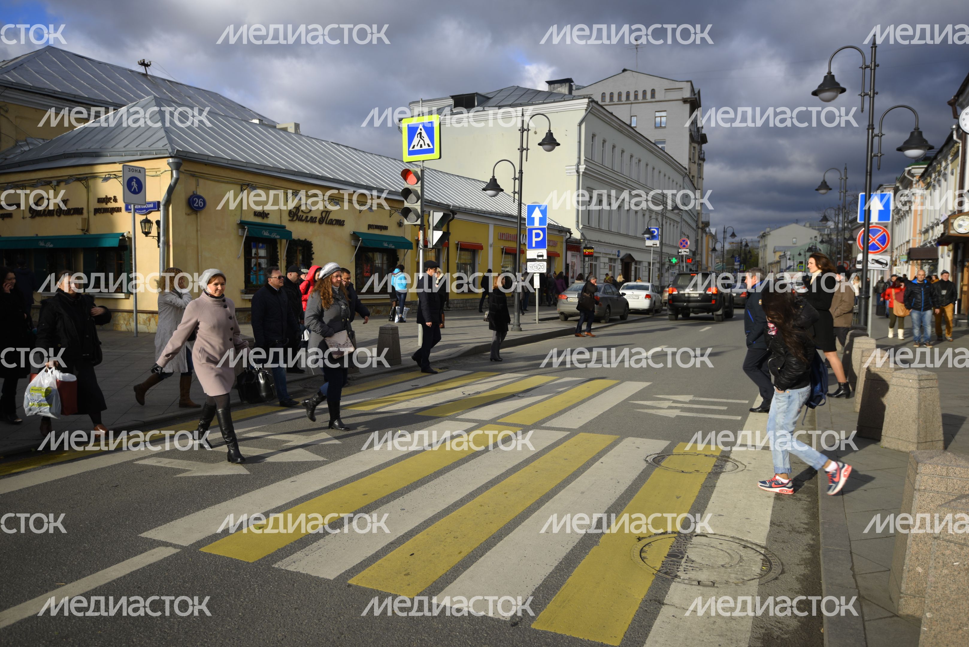 Двойной пешеходный переход на Пятницкой улице в Москве