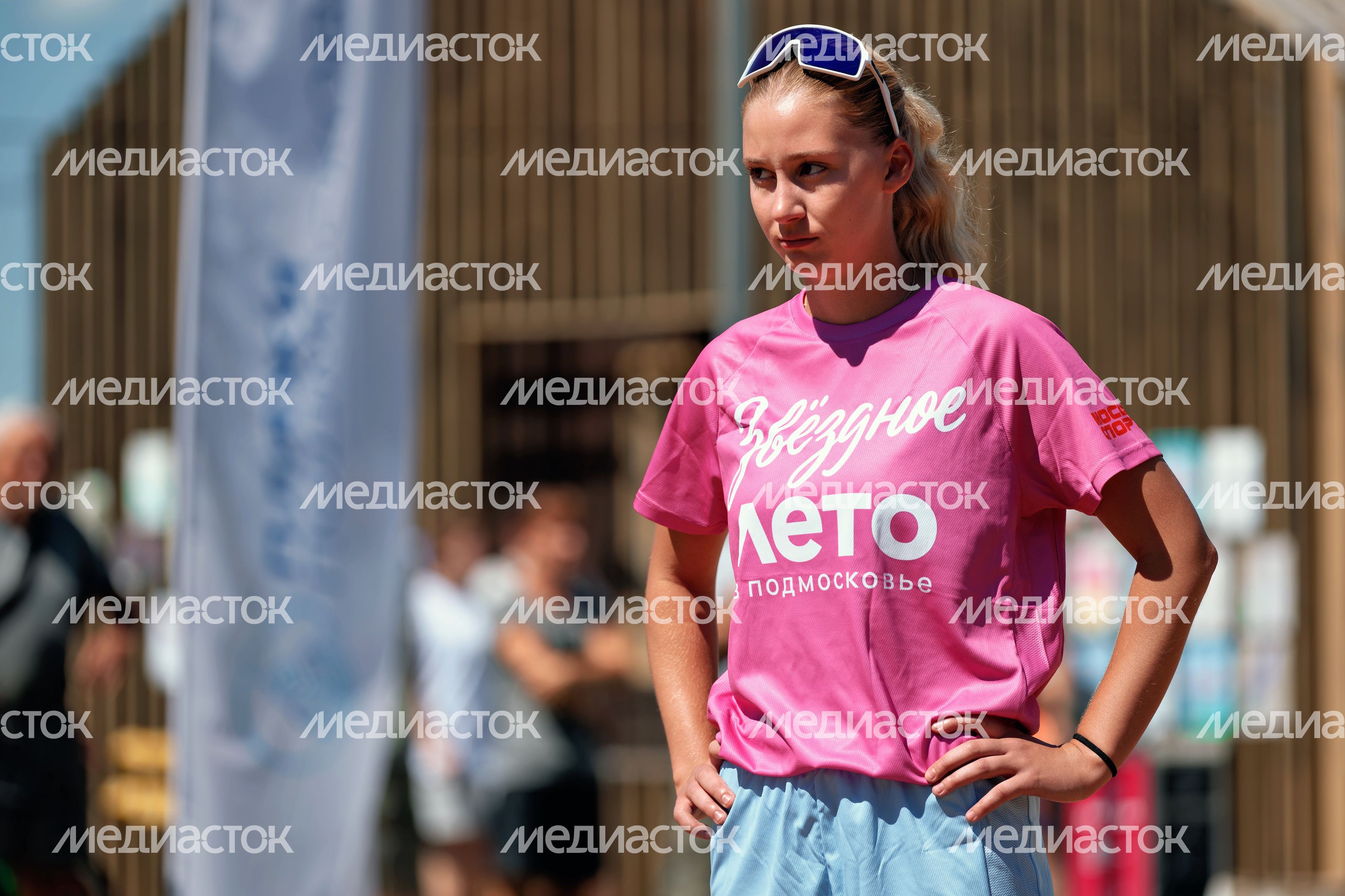 Чемпионка Европы Наталья Урядова на семейном фестивале «Звездное лето в Подмосковье» на набережной озера Сенеж