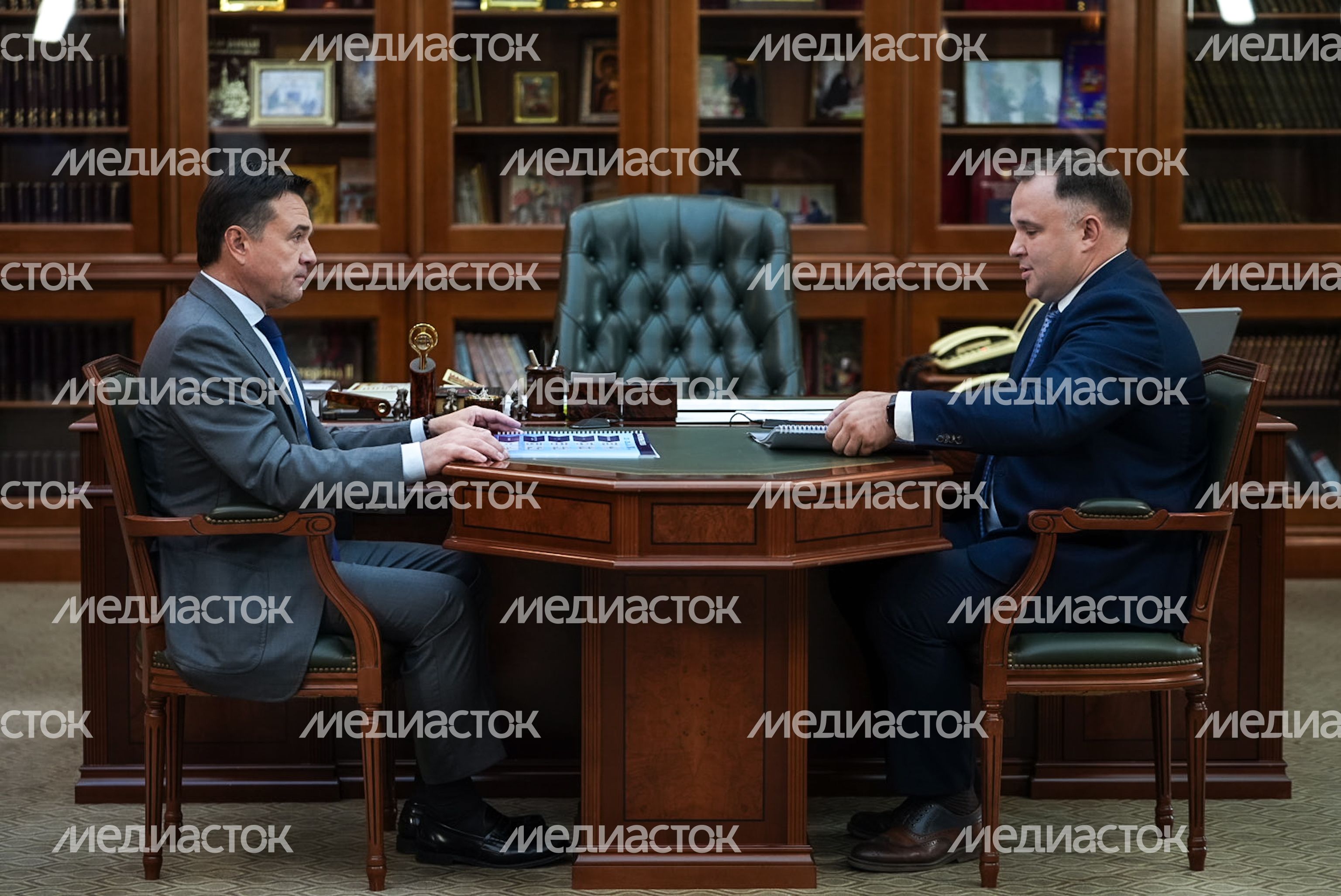 Андрей Воробьев обсудил развитие Власихи с главой ЗАТО Германом Потапчуком Андрей Воробьев обсудил развитие Власихи с главой ЗАТО Германом Потапчуком