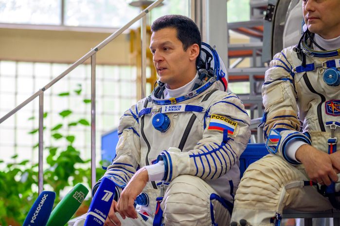 Член дублирующего экипажа космонавтов МКС-75 Константин Борисов на комплексной тренировке в Звездном городке