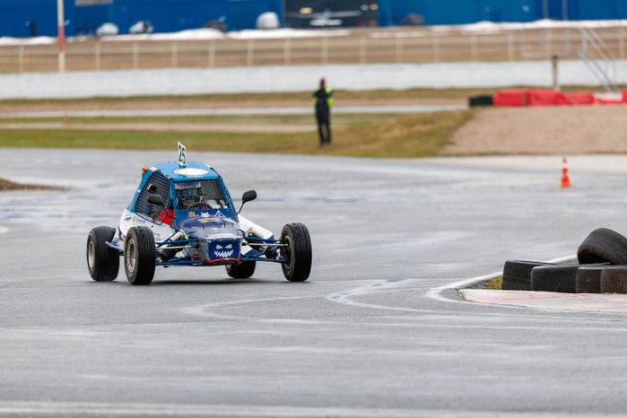 Детский заезд на мини-багги на гоночной трассе ADM Raceway в Мячково
