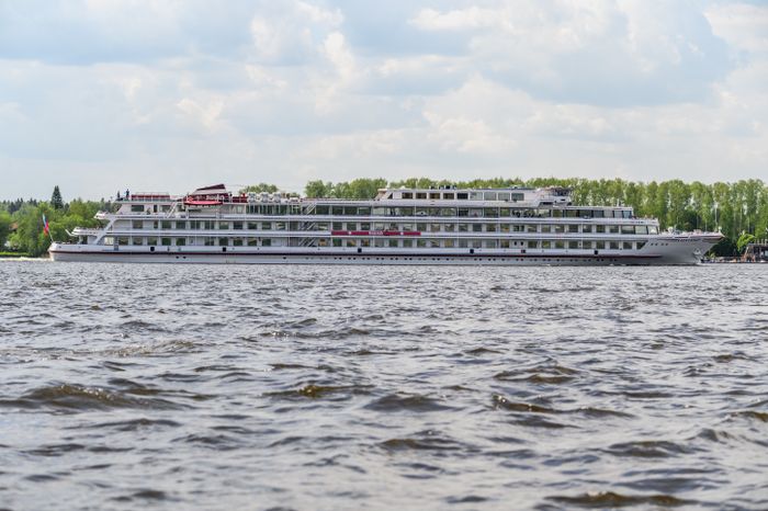 Теплоход на Пестовском водохранилище в Мытищах