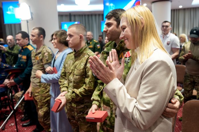 Вручение ключей от автомобилей ветеранам СВО и семьям погибших Героев