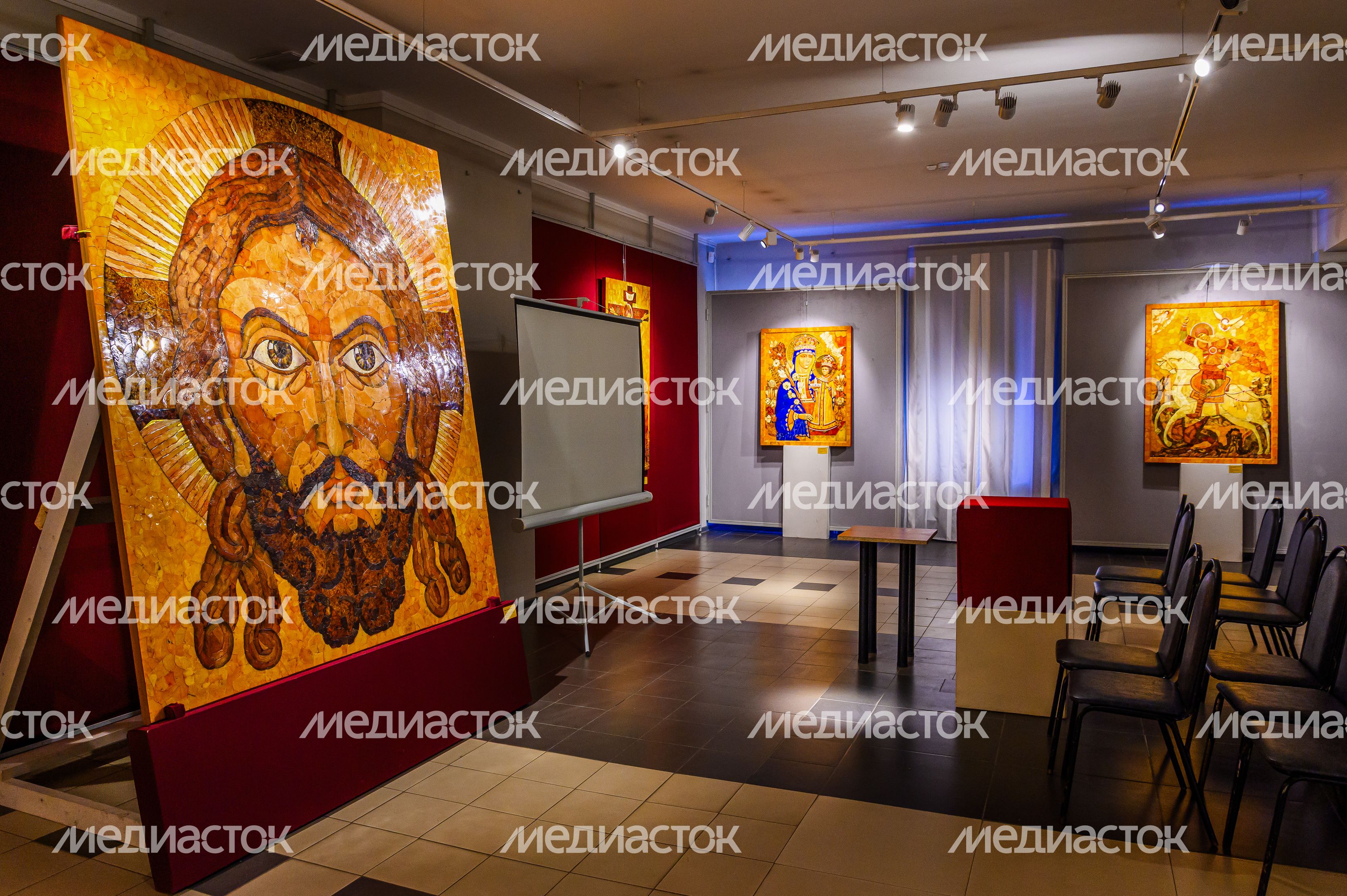 Выставка «Солнечный камень. Янтарь Александра Крылова» в Сергиево-Посадском музее-заповеднике Выставка «Солнечный камень. Янтарь Александра Крылова» в Сергиево-Посадском музее-заповеднике