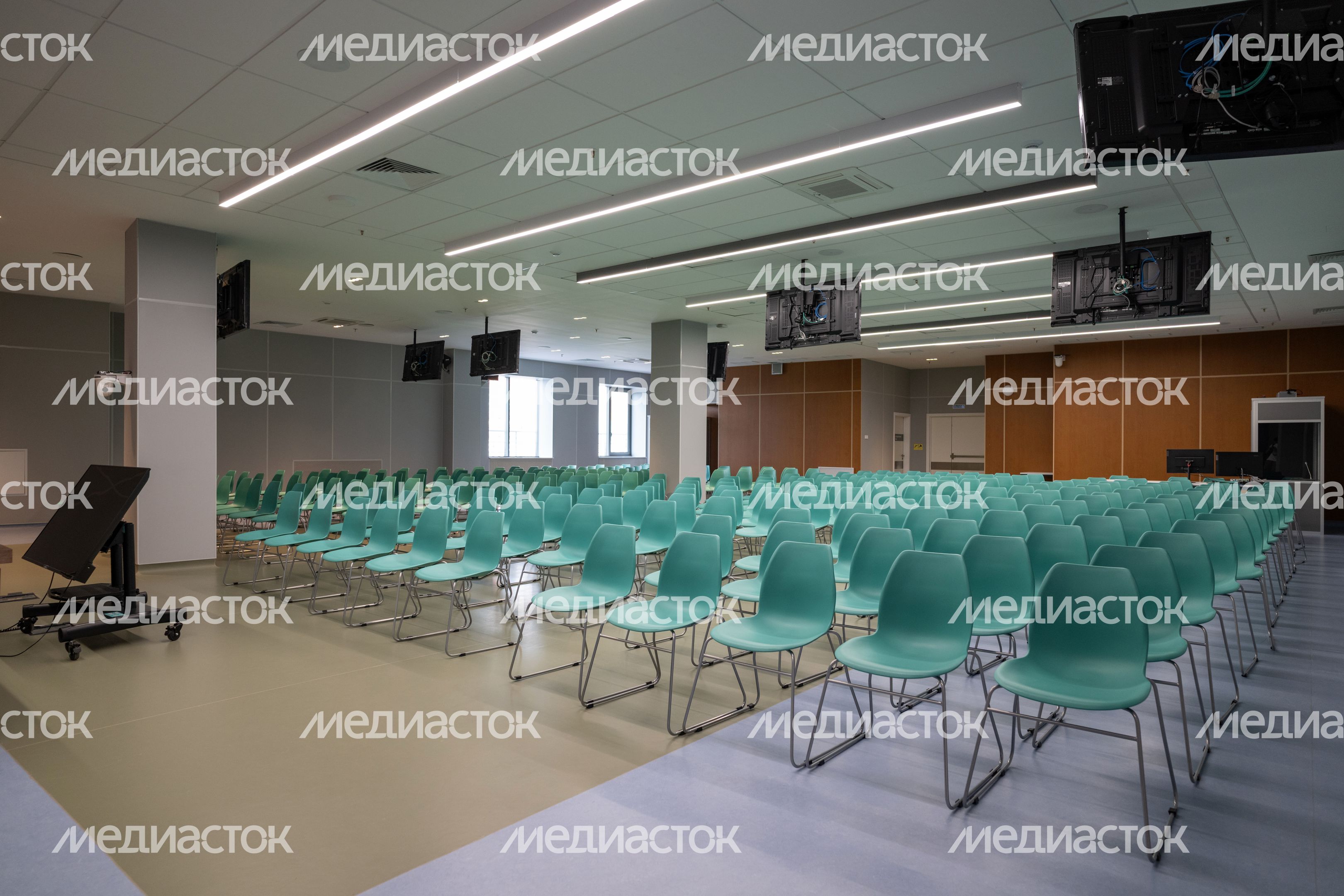 Зал совещаний для персонала в Детском клиническом центре им. Л.М. Рошаля в Красногорске Зал совещаний для персонала в Детском клиническом центре им. Л.М. Рошаля в Красногорске