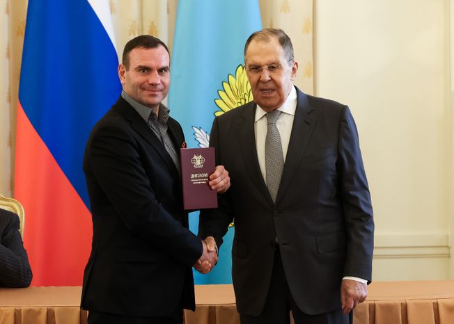 Сергей Лавров на церемонии вручения дипломов ветеранам СВО