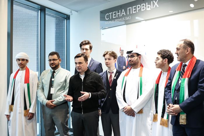Андрей Воробьев пообщался в гимназии им. Е.М. Примакова со школьниками из ОАЭ