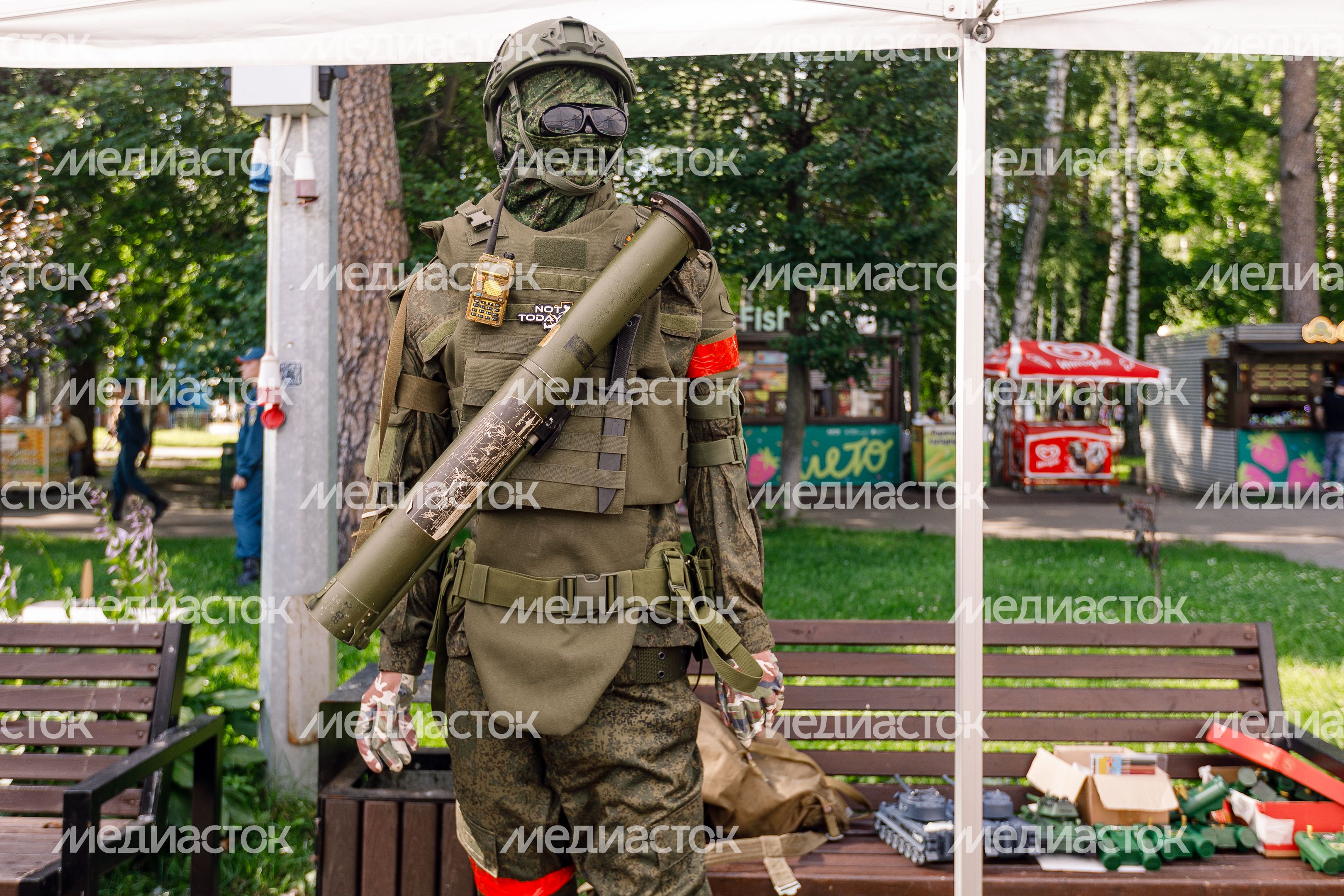 Выставка оружия на патриотическом фестивале «Гордость поколений» в Ногинске Богородского округа Выставка оружия на патриотическом фестивале «Гордость поколений» в Ногинске Богородского округа