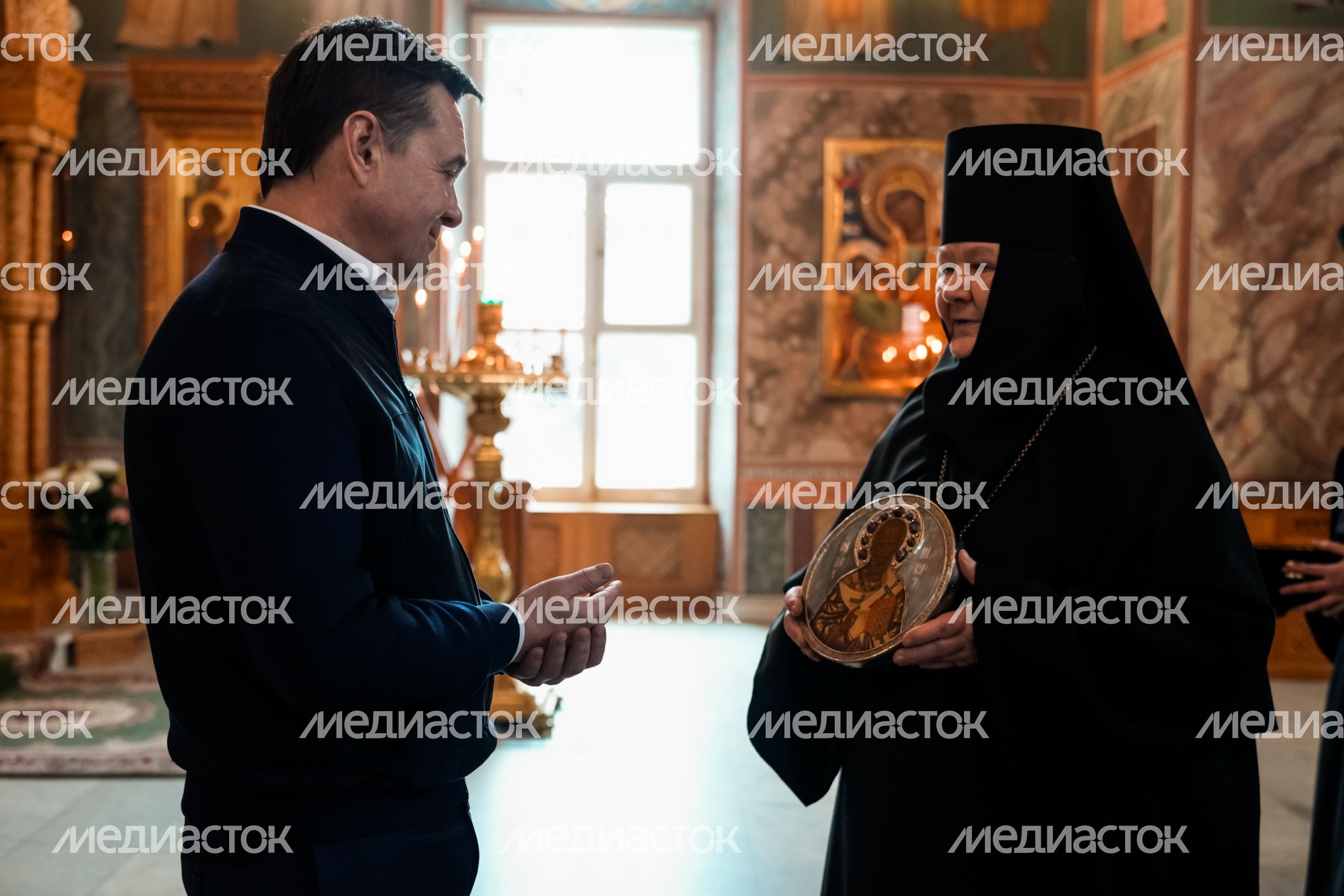 Андрей Воробьев навестил воспитанниц детского приюта-пансиона при Покровском Хотьковском женском монастыре Андрей Воробьев навестил воспитанниц детского приюта-пансиона при Покровском Хотьковском женском монастыре
