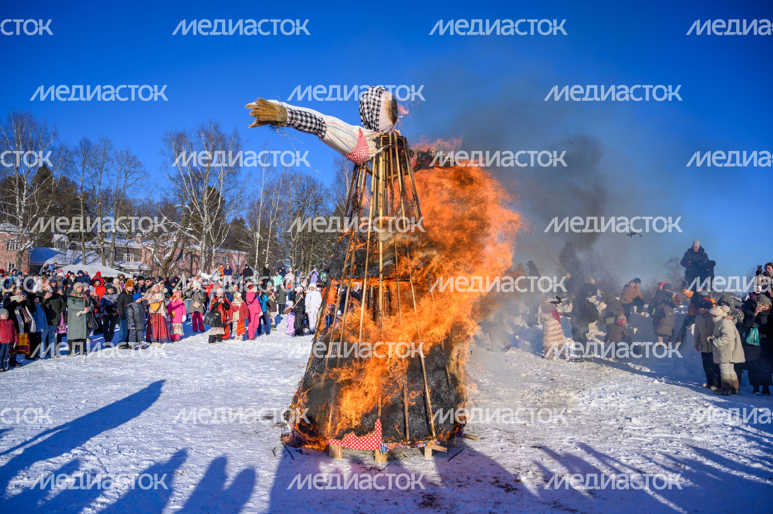 Сожжение чучела на Масленице в Мураново Сожжение чучела на Масленице в Мураново