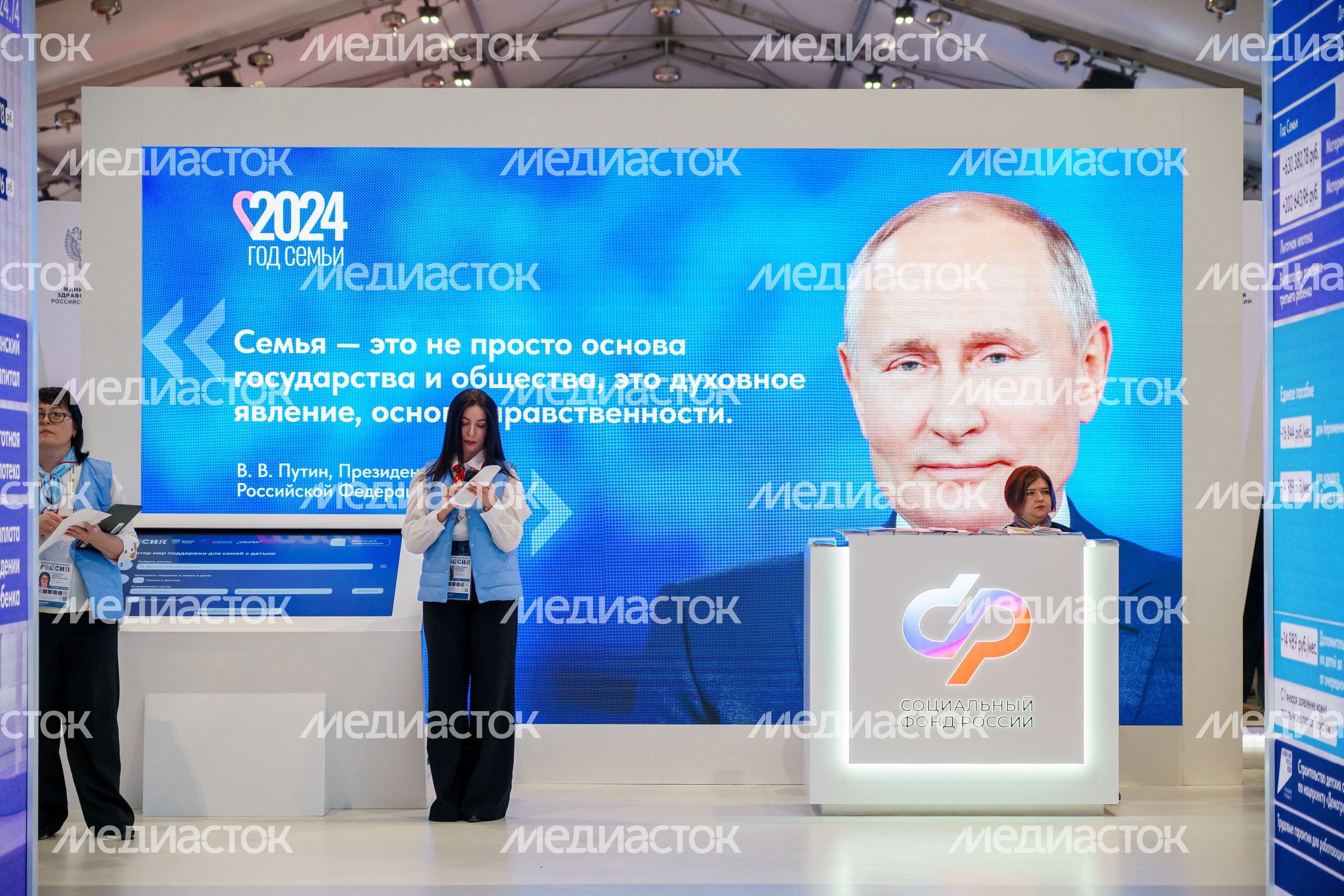 Фестиваль профессий на выставке "Россия". Стенд «Ученые будущего»