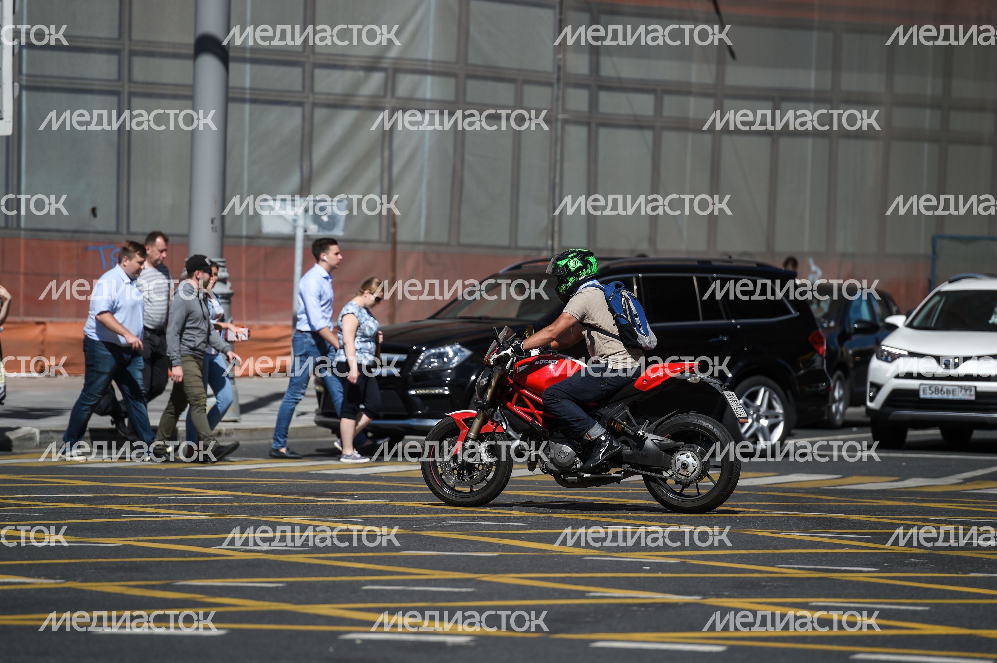 Мотоциклисты на улицах Москвы