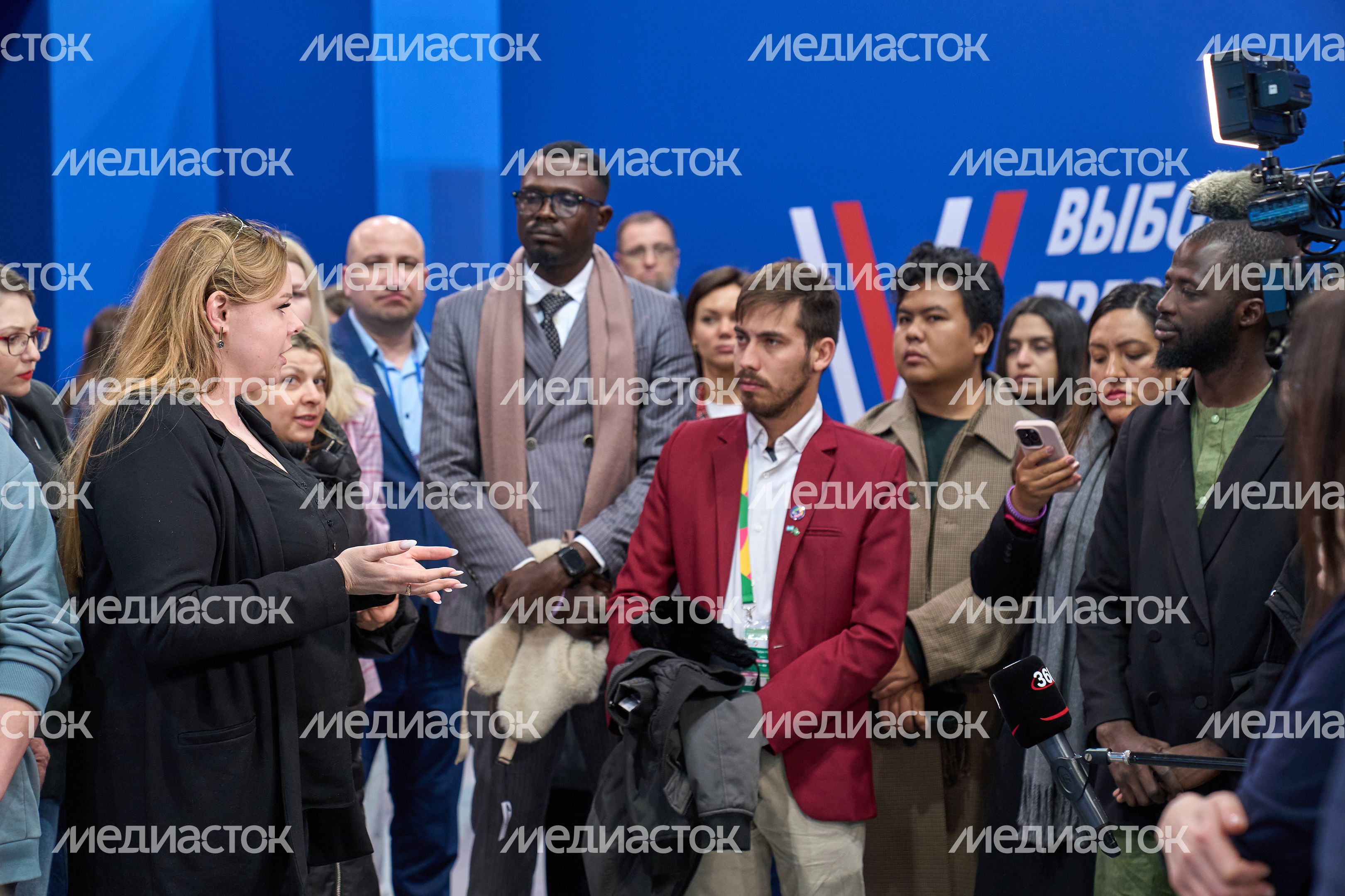 Иностранной молодёжи показали, как проходят выборы президента в Подмосковье