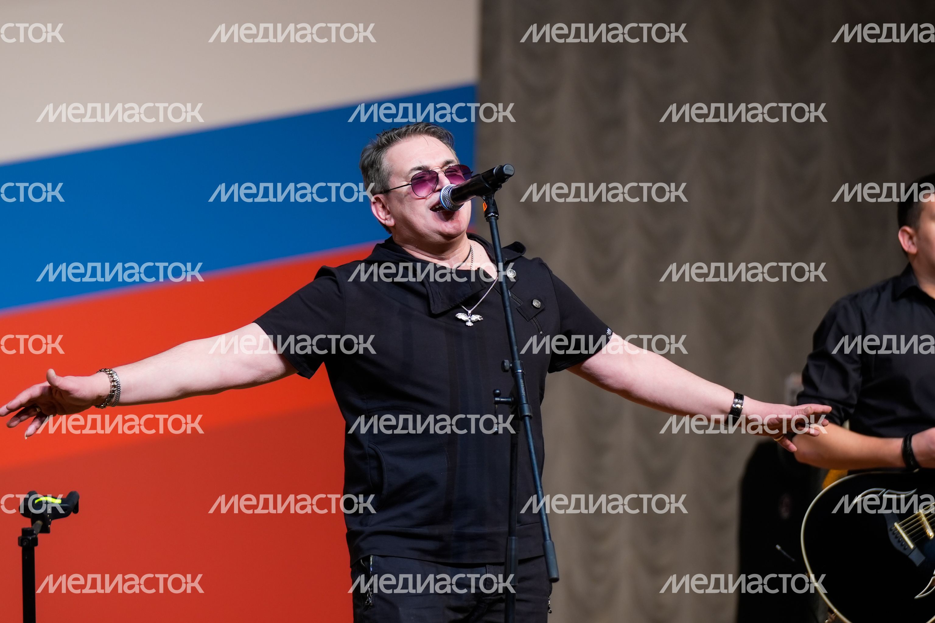 Группа "7Б" выступает перед гостями и участниками форума "На государственной службе" Группа "7Б" выступает перед гостями и участниками форума "На государственной службе"