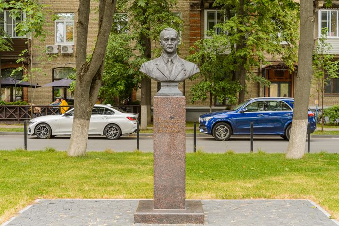 Памятник Н.Е. Жуковскому
