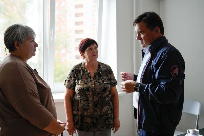 Андрей Воробьев поздравил с новосельем жителей нового МКД в Лыткарино