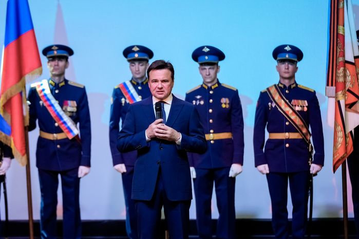 Андрей Воробьев поздравил с праздником военнослужащих 45-й бригады спецназа ВДВ