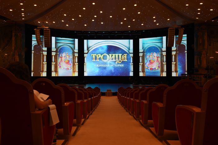 Мультимедийное представление «Троица. Ожившая история» в Москве