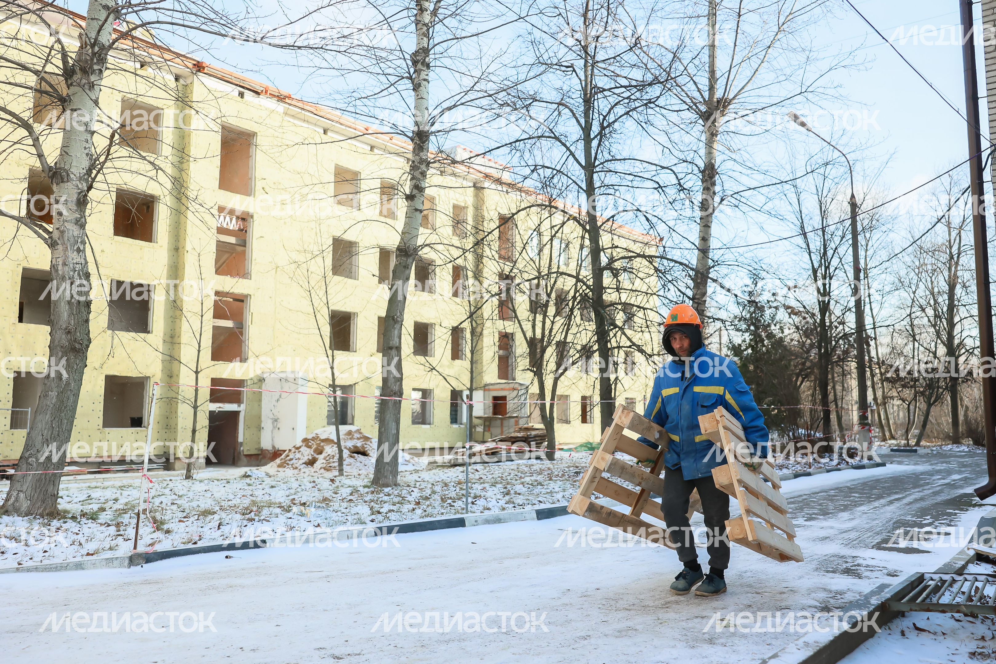 Капремонт взрослой поликлиники в Дзержинском