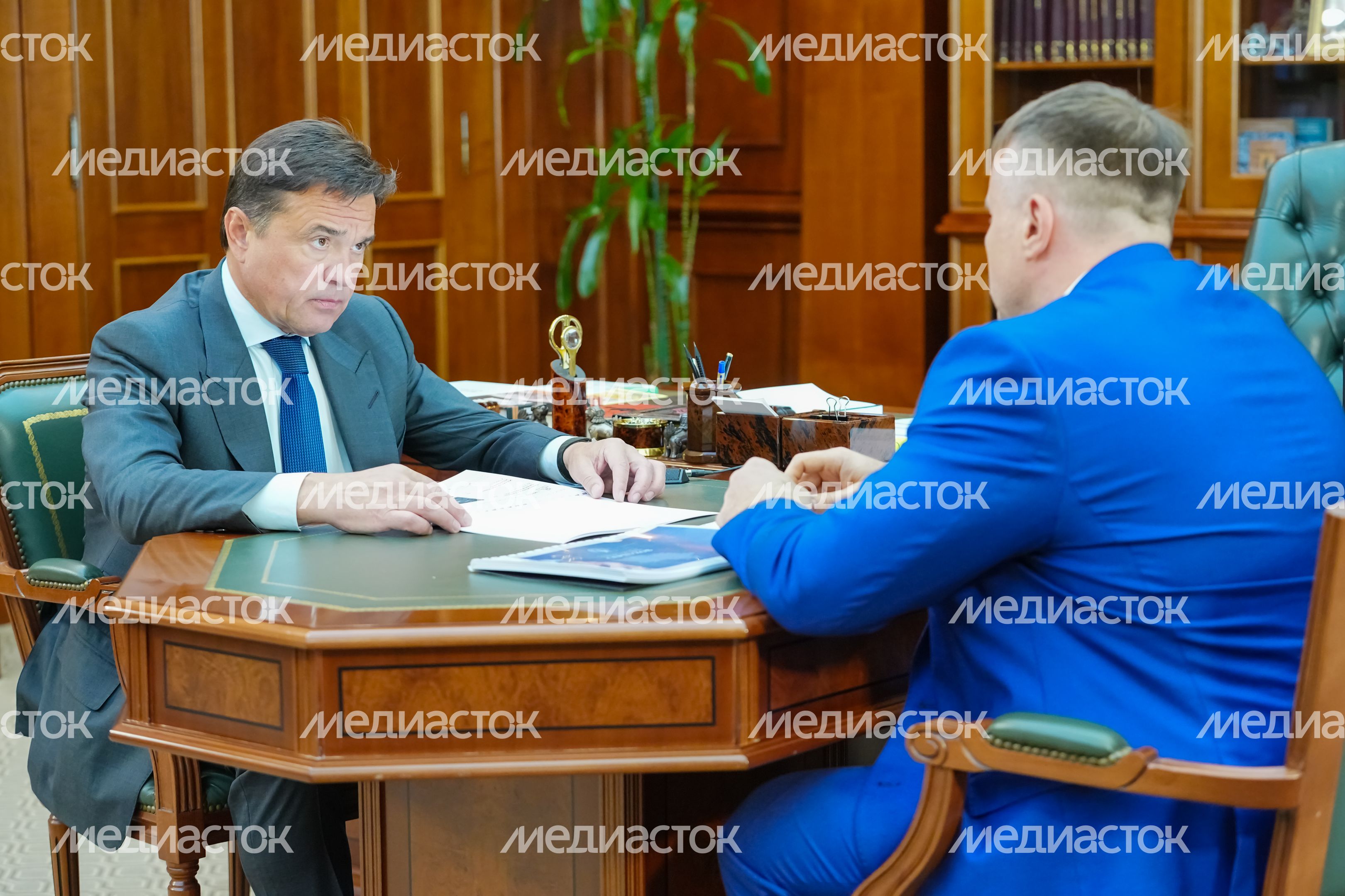 Андрей Воробьев провел рабочую встречу с главой г.о. Серпухов Алексеем Шимко Андрей Воробьев провел рабочую встречу с главой г.о. Серпухов Алексеем Шимко