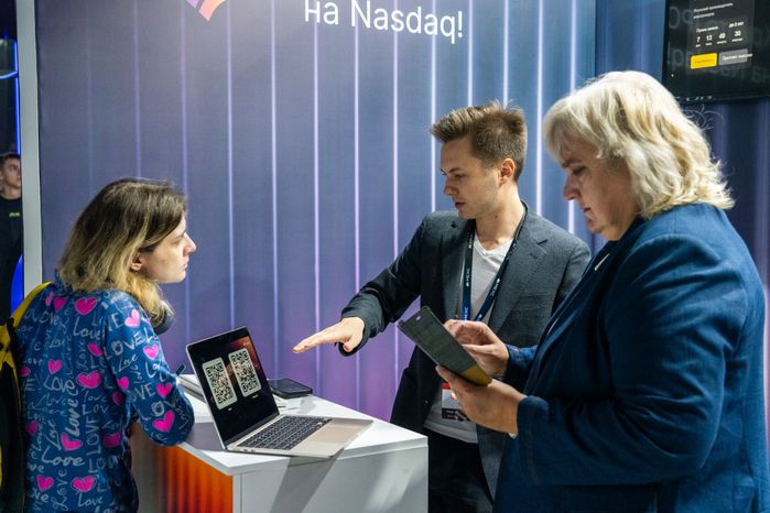 Выставочный стенд на форуме по криптовалютам и блокчейн-технологиям CRYPTO SUMMIT 2025 в Одинцово