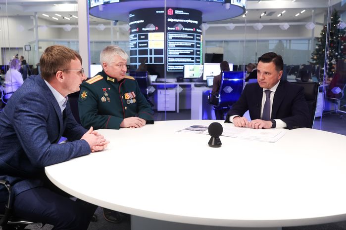 Андрей Воробьев выслушал просьбу старосты деревни Буняково и жителя села Красный Путь