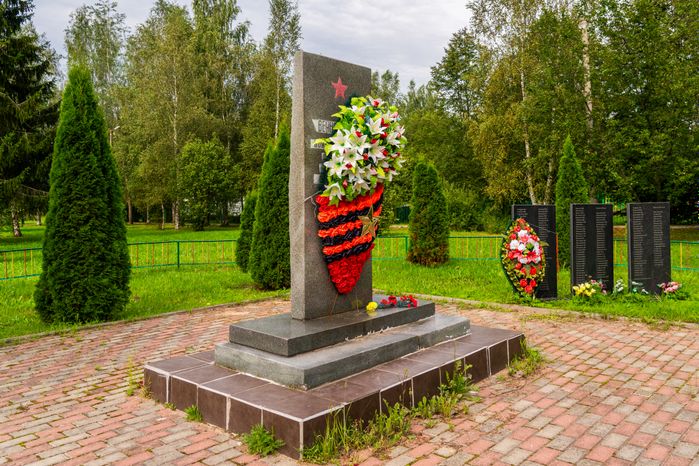 Мемориал «Воинам, павшим в годы Великой Отечественной войны» в селе Новоникольское Талдомского округа