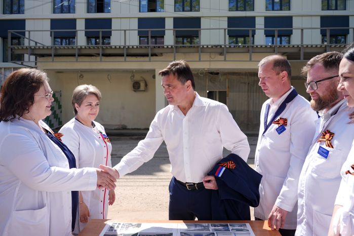 Андрей Воробьев проверил ход капремонта в Можайской больнице