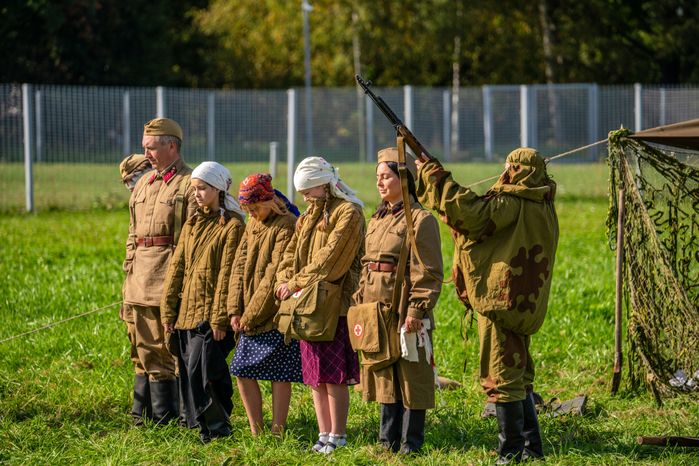 Санитары в военно-исторической реконструкции Битвы за Москву в музее Зои Космодемьянской