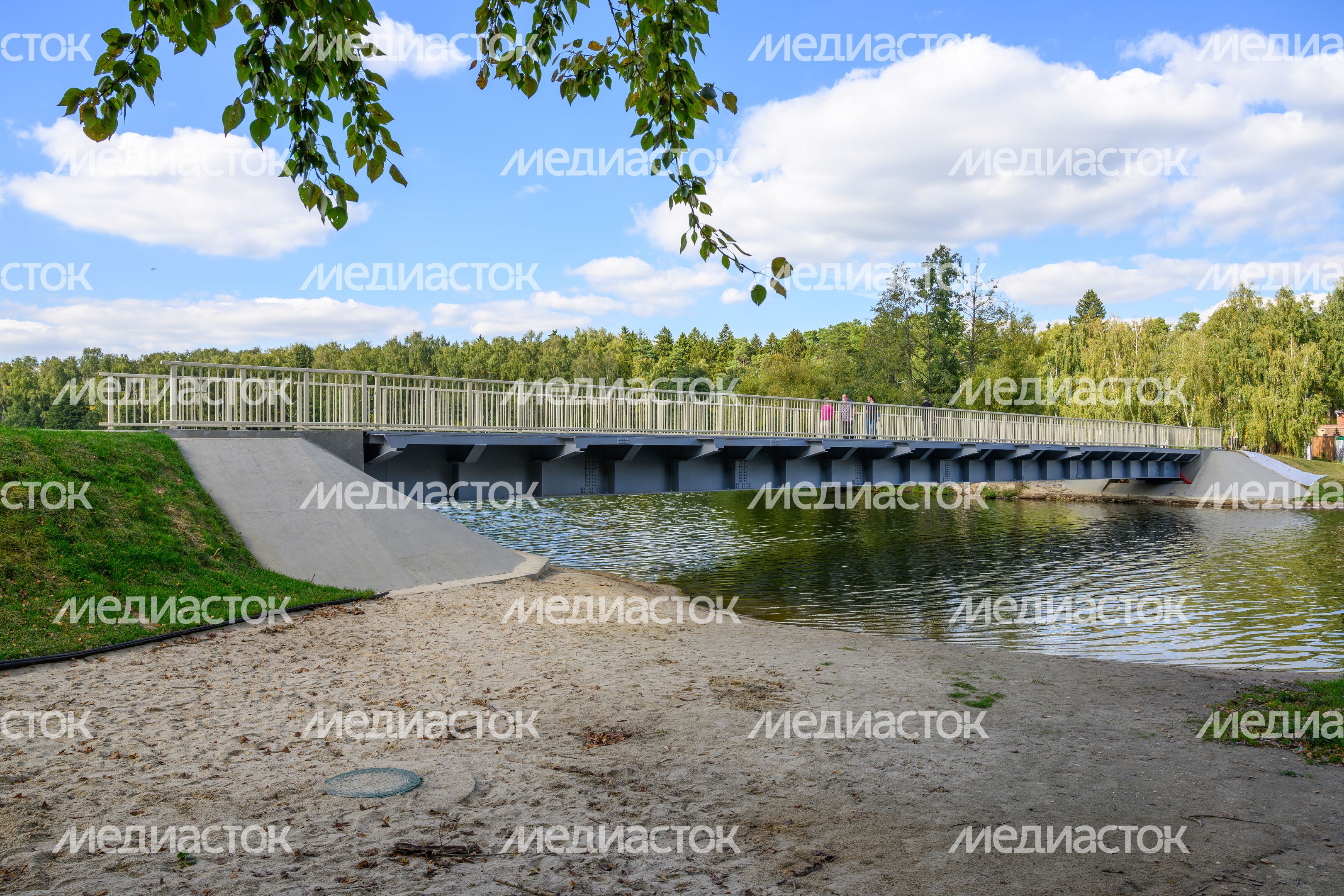 Новый Телешовский мост через реку Македонку в Малаховке округа Люберцы Новый Телешовский мост через реку Македонку в Малаховке округа Люберцы