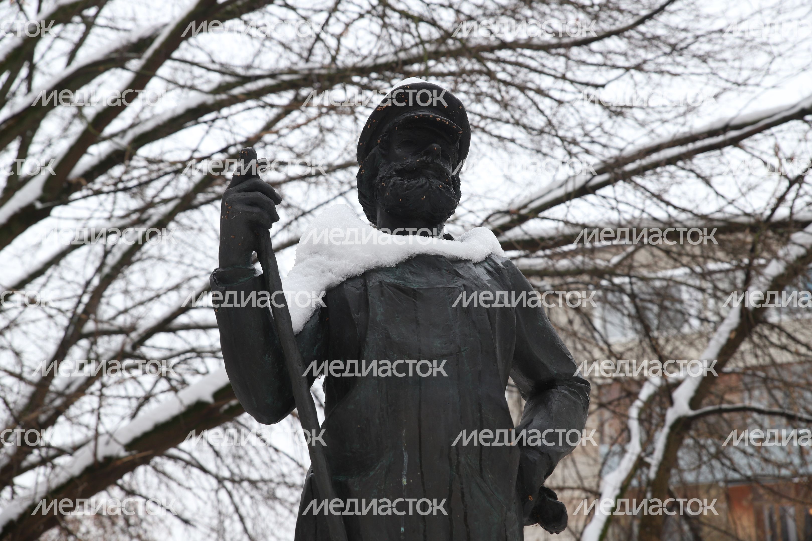 Памятник Дворнику