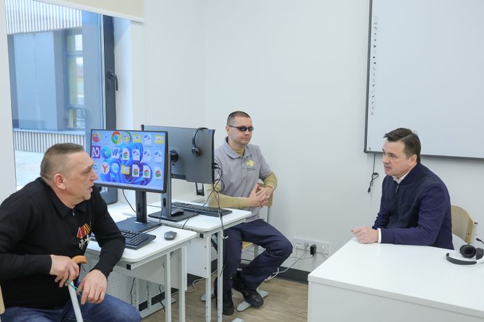 Андрей Воробьев навестил раненых бойцов в центре им. Мещерякова