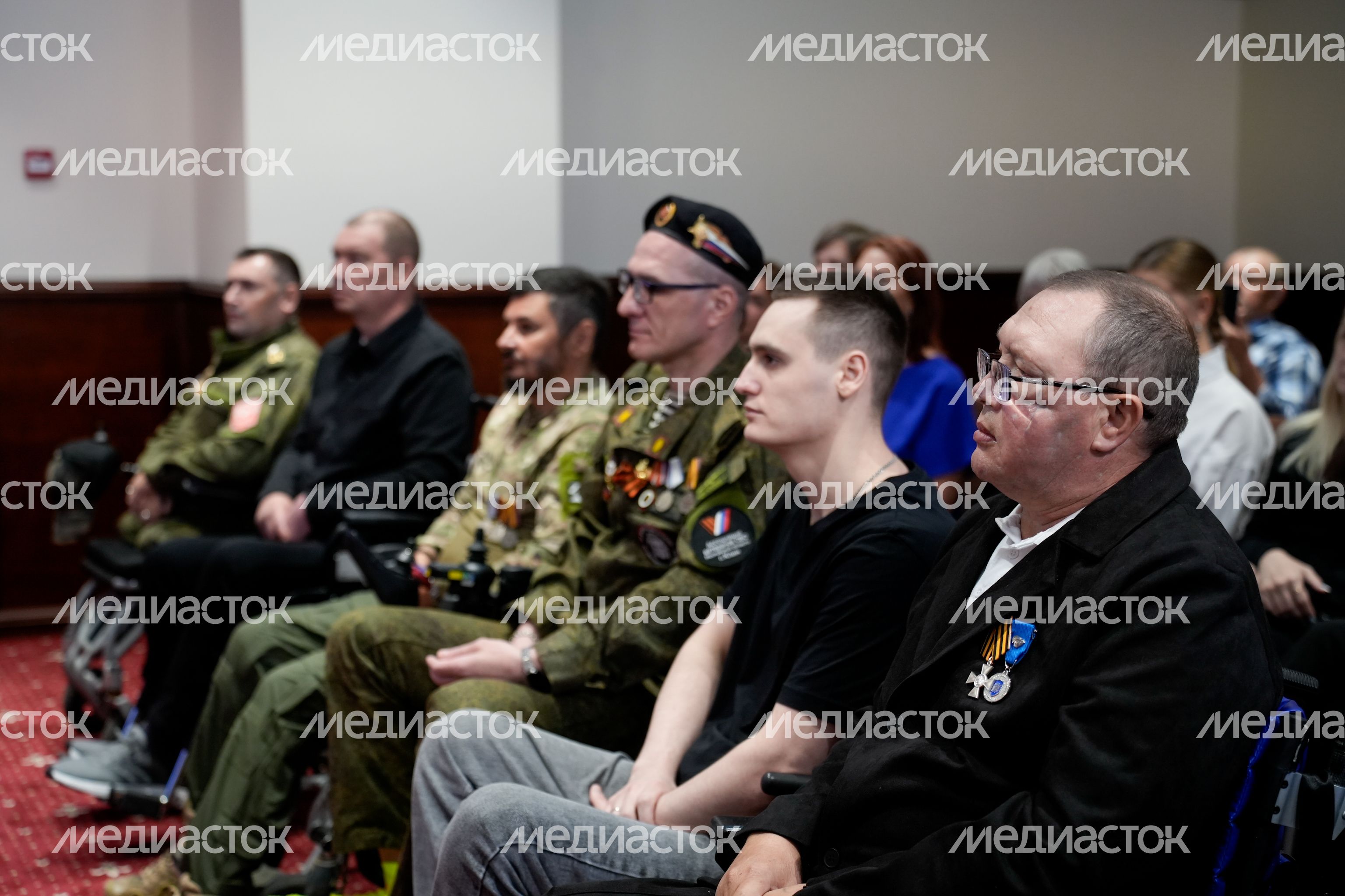 Ветераны СВО и семьи погибших героев в Доме правительства Московской области Ветераны СВО и семьи погибших героев в Доме правительства Московской области