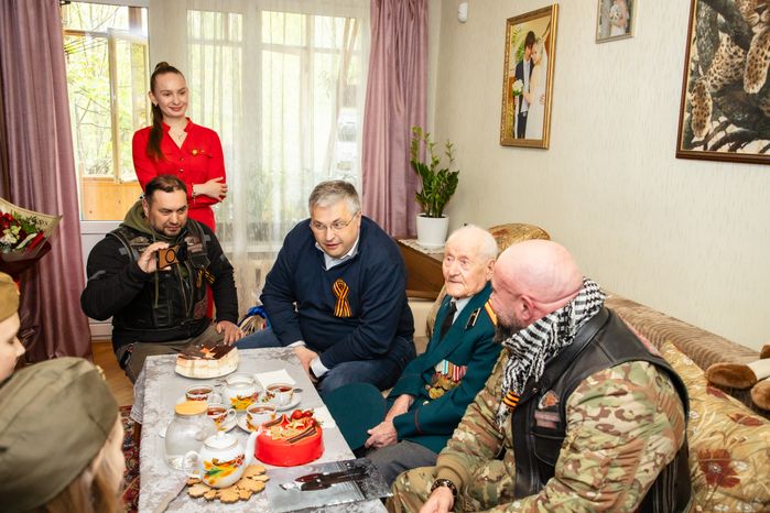 Визит Кирилла Григорьева к ветерану Великой Отечественной войны