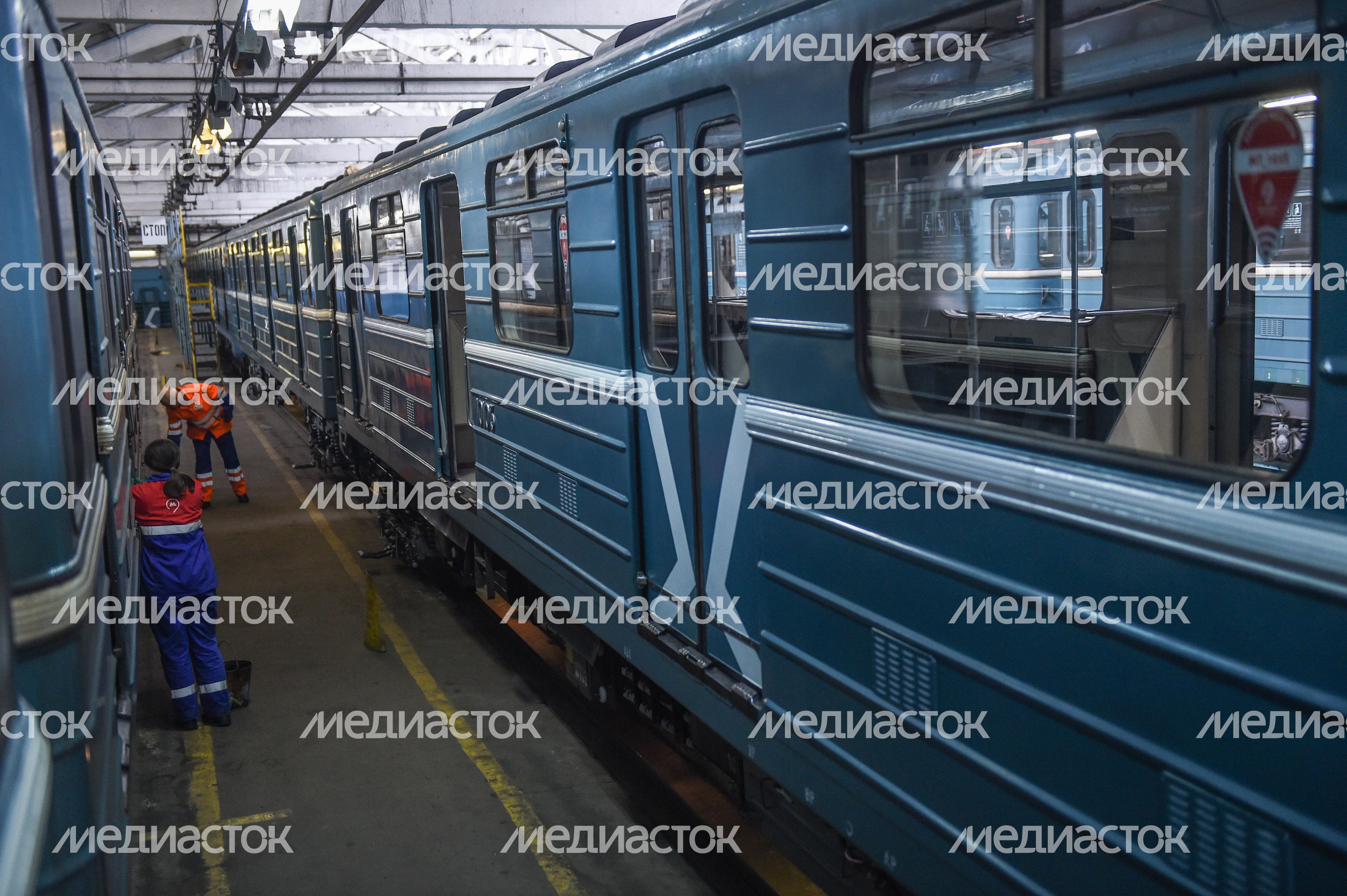 Кварцевание и мытье вагонов метро