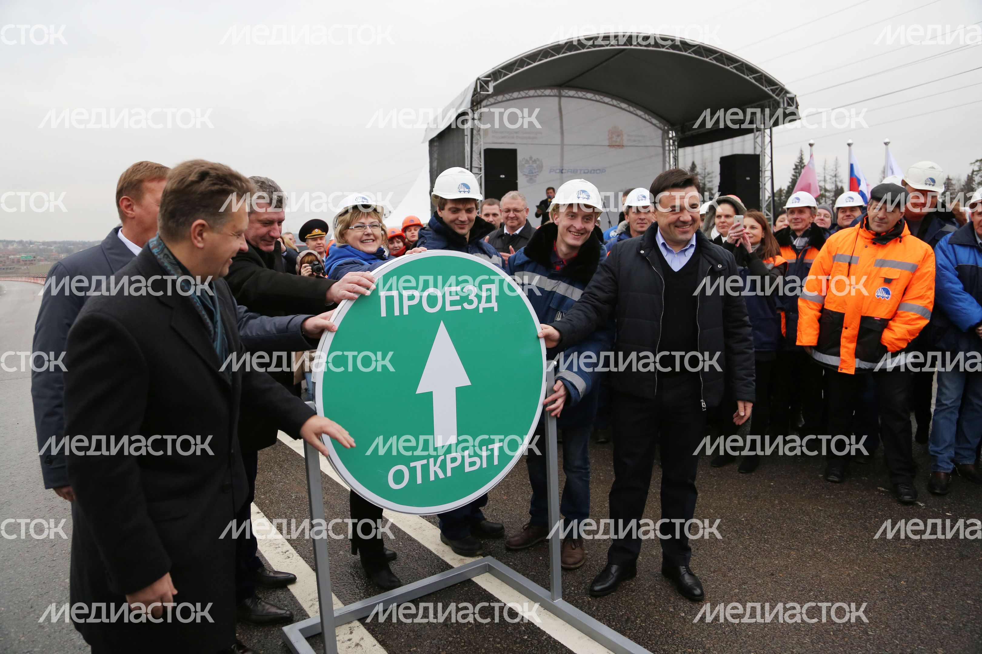Андрей Воробьев на церемонии открытия участка трассы М-9 «Балтия» Андрей Воробьев на церемонии открытия участка трассы М-9 «Балтия»