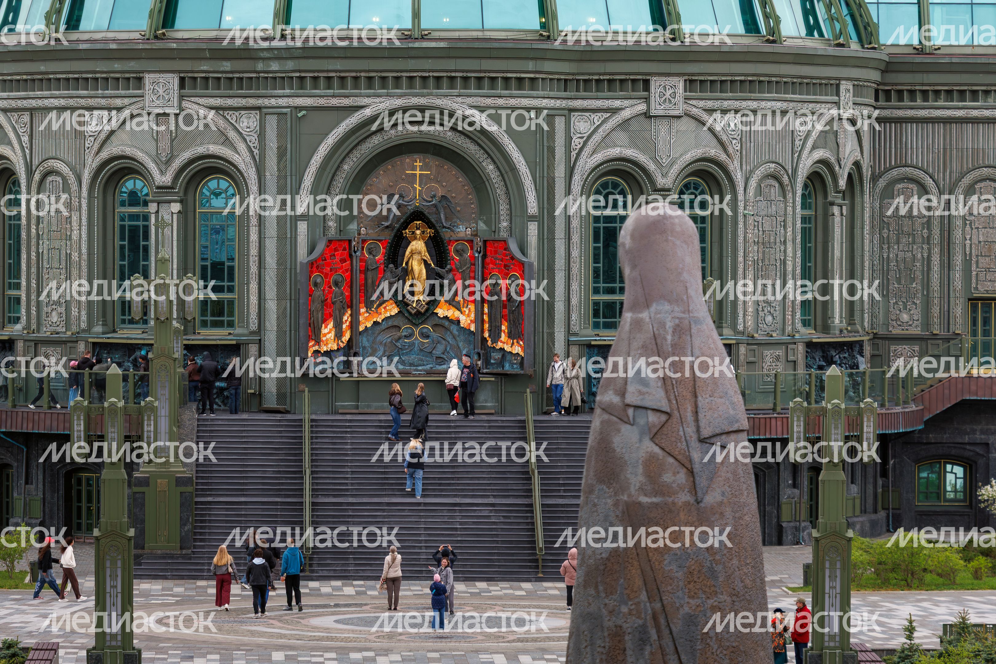 Мемориал «Матерям победителей» у Главного храма ВС РФ в Центральном парке «Патриот» Одинцовского округа Мемориал «Матерям победителей» у Главного храма ВС РФ в Центральном парке «Патриот» Одинцовского округа