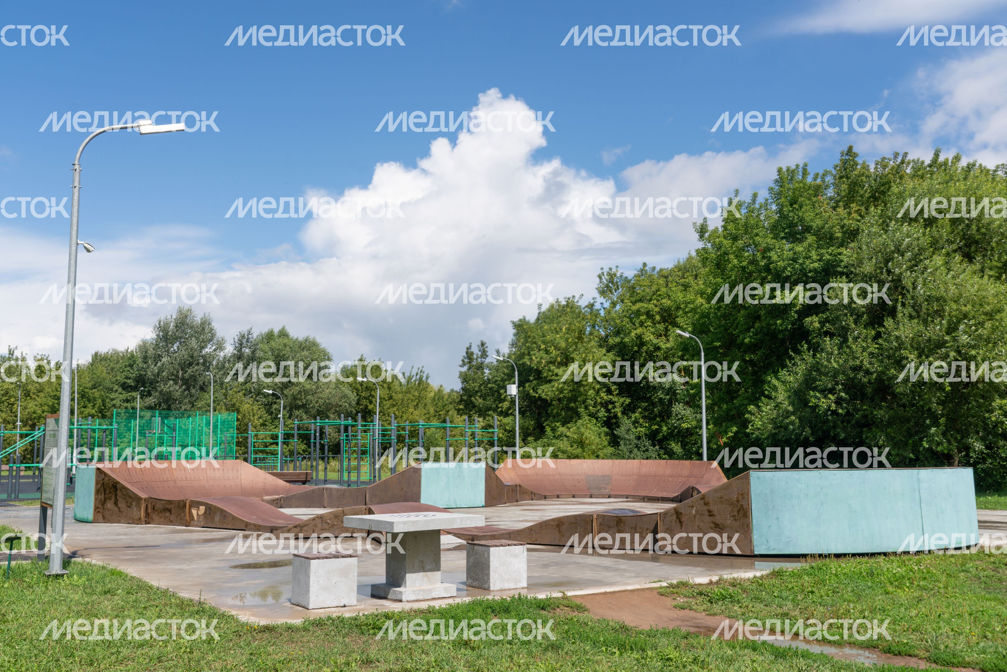 Летний Принарский парк в Серпухове Летний Принарский парк в Серпухове